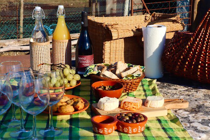 Lisbon Countryside Food Tour on a Vintage Car - Lunch in a rural village: what makes the food stop feel real