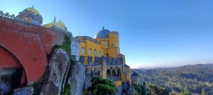 Lisbon: Tour to Pena Palace, Sintra, Cabo da Roca, Cascais - Meeting point, van rides, and the real 9-hour rhythm