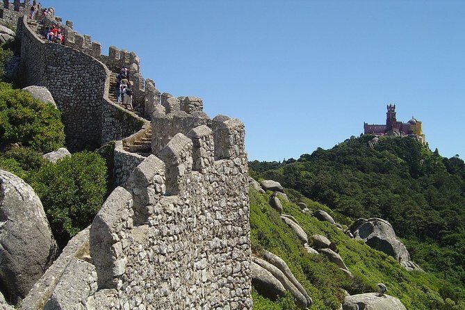 Private Tour Sintra - Stop 1: Castelo dos Mouros Walls and Moorish Origins
