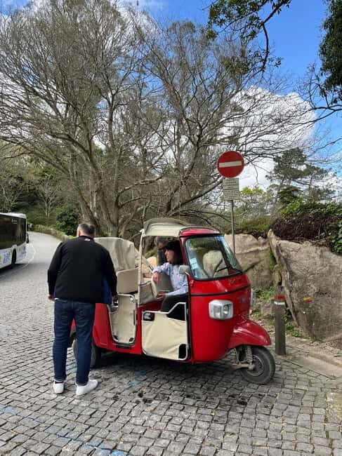 Sintra: 2-Hour Guided Tuk-Tuk Tour - The guide factor: what George and Rui’s reviews reveal